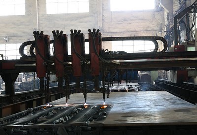 Mașină de tăiat cu flacără CNC (poate tăia tablă de oțel carbon de 30 mm grosime)
